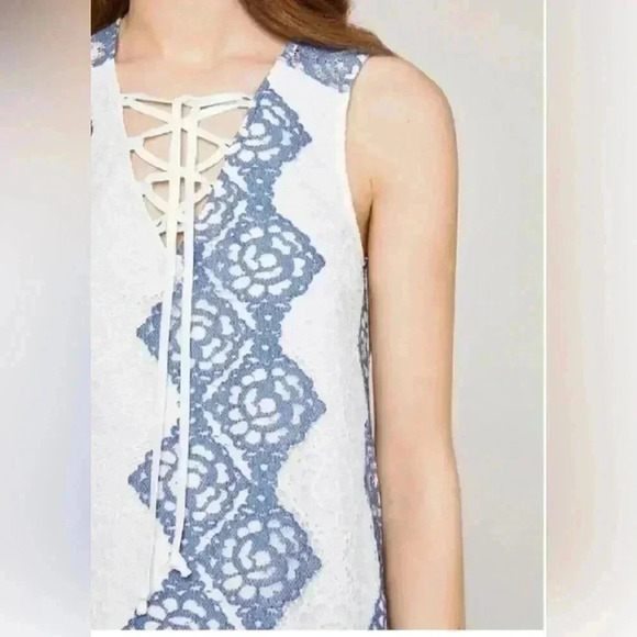 BCBGMaxAzria White/Blue Lace Mini Dress  Size Medium - Picture 6 of 13